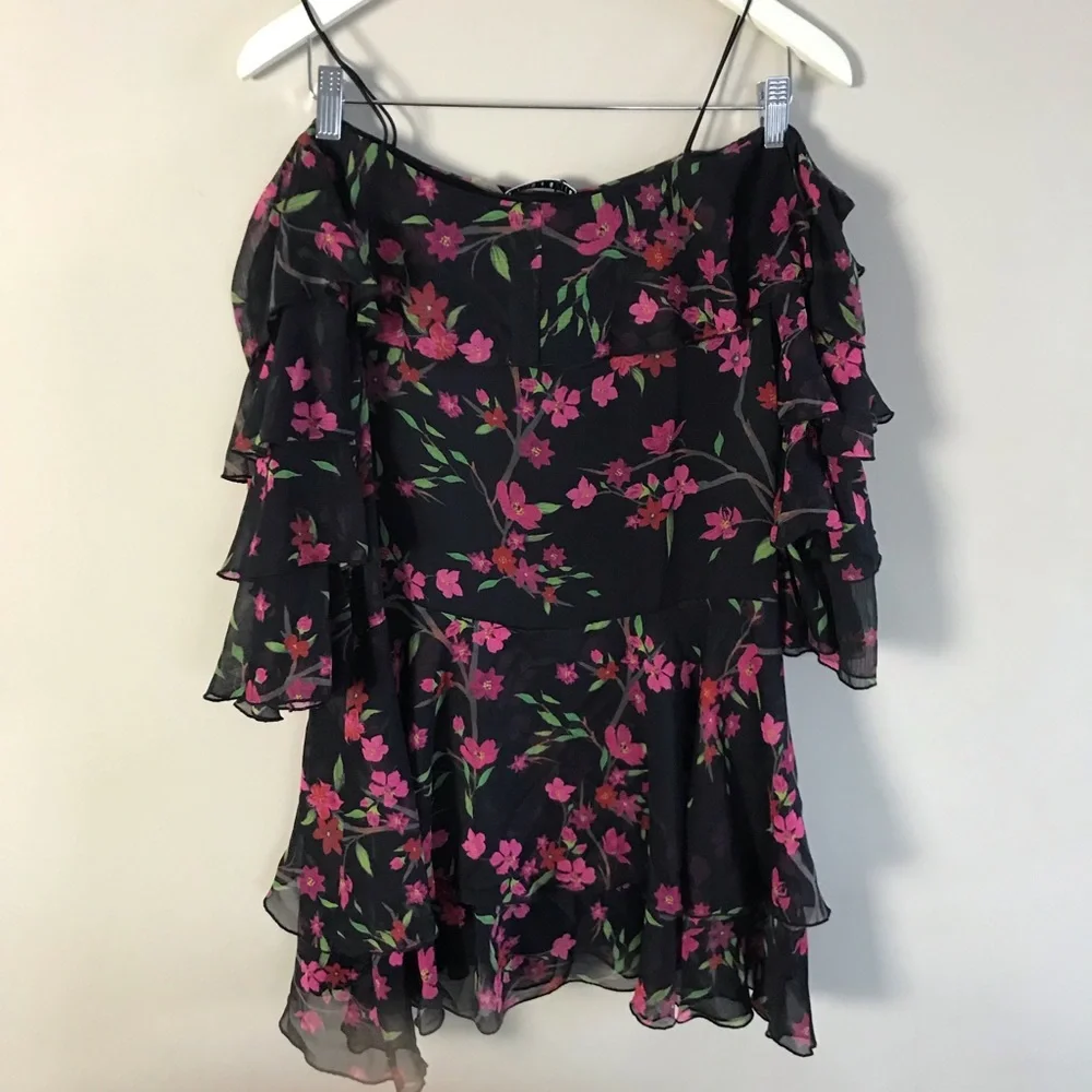 NWT Off the Shoulder Alice + Olivia Ruffle Mini Dress 🌺 - Picture 3 of 7